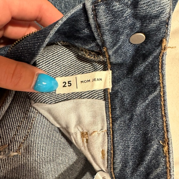 size 25 mom jeans - Picture 3 of 3